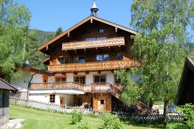 Das Gebäude in dem sich das Gasthaus befindet