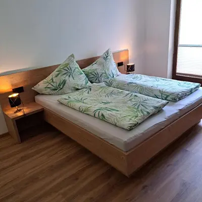 Ein Bett oder Betten in einem Zimmer der Unterkunft Ferienwohnung Schatzhof