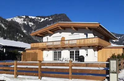 Ein allgemeiner Bergblick oder ein Berglick von der Ferienwohnung aus