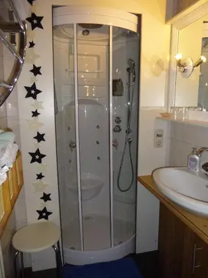 Ein Badezimmer in der Unterkunft Ferienwohnungen Hauser