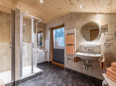 Ein Badezimmer in der Unterkunft Hotel Gasthof Felsenkeller