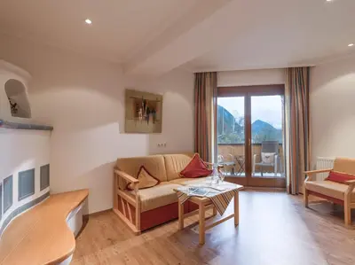 Ein Sitzbereich in der Unterkunft Hotel Gasthof Felsenkeller