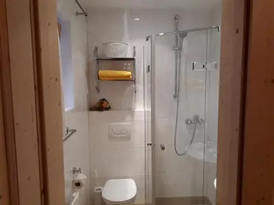 Ein Badezimmer in der Unterkunft Haus Sandra