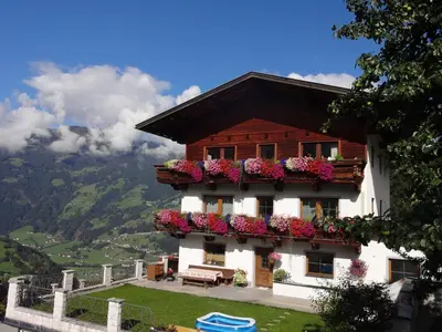 Ein allgemeiner Bergblick oder ein Berglick von der Ferienwohnung aus