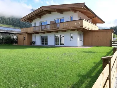 Ein Garten an der Unterkunft Ferienhaus Kaiserblick - FEWO2