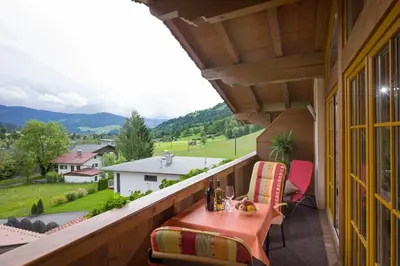 Ein allgemeiner Bergblick oder ein Berglick von der Ferienwohnung aus