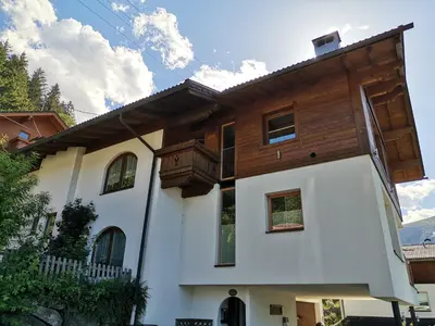 Das Gebäude in dem sich die Ferienwohnung befindet