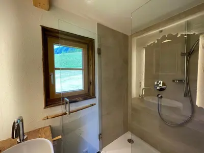 Ein Badezimmer in der Unterkunft Chalet Troadkasten by Interhome