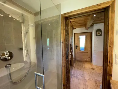 Ein Badezimmer in der Unterkunft Chalet Troadkasten by Interhome