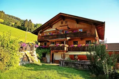 Ein allgemeiner Bergblick oder ein Berglick von der Ferienwohnung aus