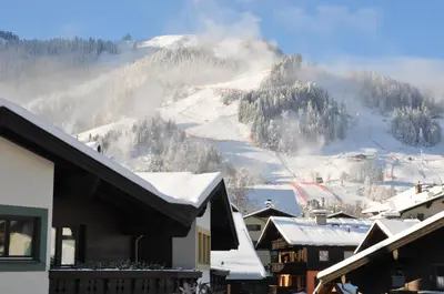 Ein allgemeiner Bergblick oder ein Berglick von der Ferienwohnung aus