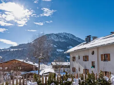 Ein allgemeiner Bergblick oder ein Berglick von des Chalets aus