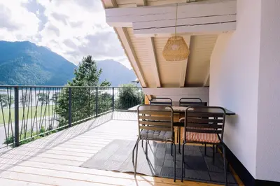 Ein allgemeiner Bergblick oder ein Berglick von der Ferienwohnung aus