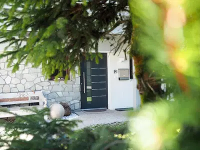 Ein Garten an der Unterkunft Haus Trudi