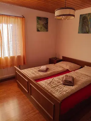 Ein Bett oder Betten in einem Zimmer der Unterkunft Haus Waldhuber