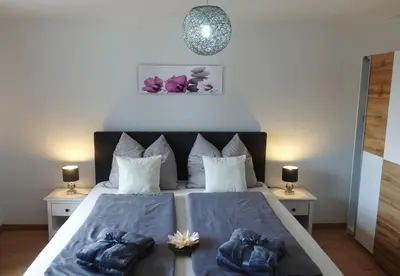 Ein Bett oder Betten in einem Zimmer der Unterkunft JOE's Appartement