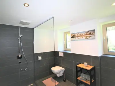 Ein Badezimmer in der Unterkunft Apartment Heimatblick by Interhome