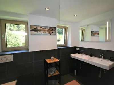 Ein Badezimmer in der Unterkunft Apartment Heimatblick by Interhome