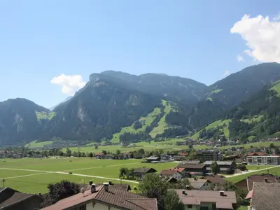 Ein allgemeiner Bergblick oder ein Berglick von der Ferienwohnung aus