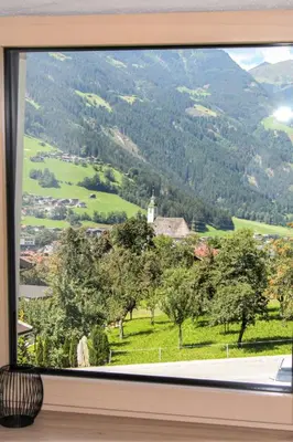 Ein allgemeiner Bergblick oder ein Berglick von der Ferienwohnung aus