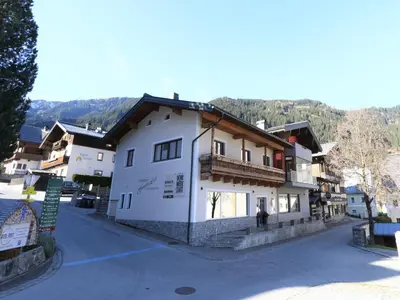 Ein allgemeiner Bergblick oder ein Berglick von des Ferienhauses aus