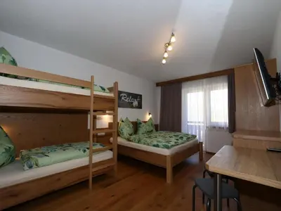 Ein Bett oder Betten in einem Zimmer der Unterkunft High-quality holiday apartment in Oberkrimml near waterfalls