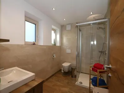 Ein Badezimmer in der Unterkunft High-quality holiday apartment in Oberkrimml near waterfalls