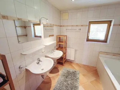 Ein Badezimmer in der Unterkunft Apartment in Ramsau near Ski Slopes