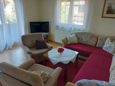 Ein Sitzbereich in der Unterkunft Ferienwohnung Schwarzl