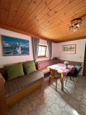 Ein Sitzbereich in der Unterkunft Mountain chalet