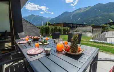 Ein allgemeiner Bergblick oder ein Berglick von der Ferienwohnung aus