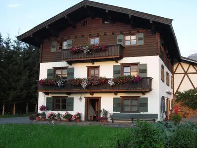 Das Gebäude in dem sich der Bauernhof befindet