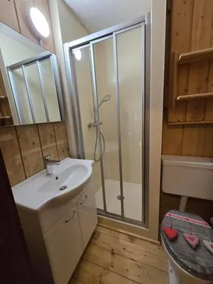 Ein Badezimmer in der Unterkunft Lederer Häus'l, Ferienwohnungen