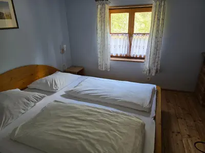 Ein Bett oder Betten in einem Zimmer der Unterkunft Lederer Häus'l, Ferienwohnungen