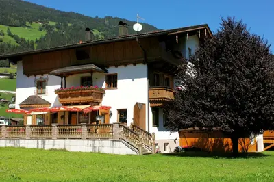 Ein allgemeiner Bergblick oder ein Berglick von der Ferienwohnung aus