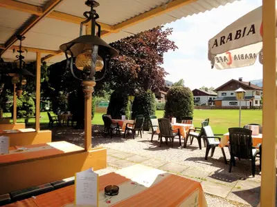 Ein Restaurant oder anderes Speiselokal in der Unterkunft Kaiserhotel Neuwirt