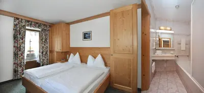 Ein Bett oder Betten in einem Zimmer der Unterkunft Kaiserhotel Neuwirt