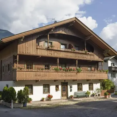 Apartment in Fügen near Hochzillertal Skiing