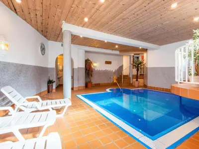 Der Swimmingpool an oder in der Nähe von Pretty Apartment in Oberau with Infrared Sauna