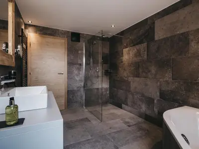 Ein Badezimmer in der Unterkunft VAYA Post Saalbach