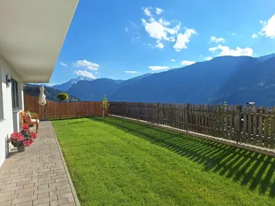 Ein allgemeiner Bergblick oder ein Berglick von der Ferienwohnung aus