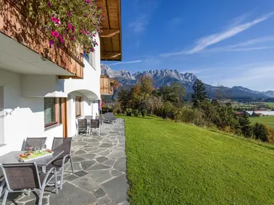 Ein allgemeiner Bergblick oder ein Berglick von der Ferienwohnung aus