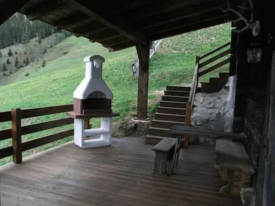 Ein Garten an der Unterkunft Hütte - Ferienhaus Bischoferhütte für 2-10 Personen