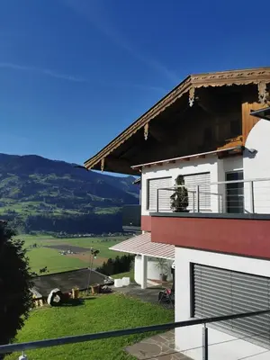 Ein allgemeiner Bergblick oder ein Berglick von der Ferienwohnung aus