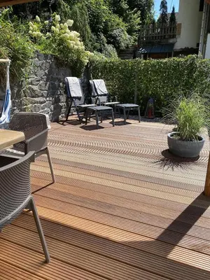 Ein Garten an der Unterkunft Haus I'mperfect