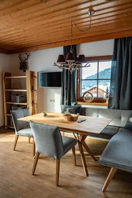 Ein Sitzbereich in der Unterkunft Appartment Haus Bergtraum