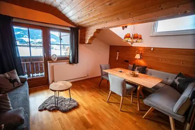 Ein Sitzbereich in der Unterkunft Appartment Haus Bergtraum
