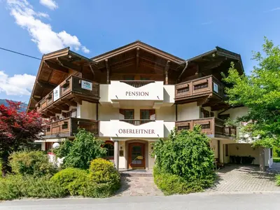 Das Gebäude in dem sich das Ferienhaus befindet