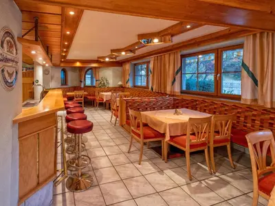 Ein Restaurant oder anderes Speiselokal in der Unterkunft Oberleitner XL