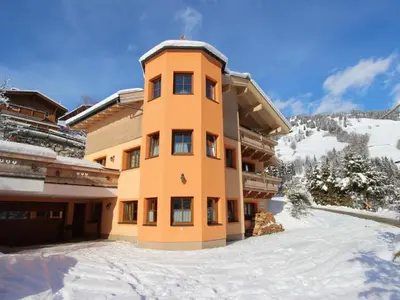 Ein allgemeiner Bergblick oder ein Berglick von des Ferienhauses aus